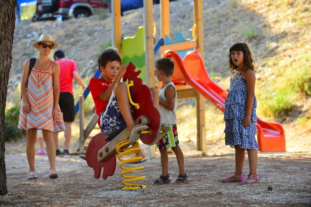 Happy Camp Mobile Homes In Camping Amadria Park Camping Trogir Seget Vranjica Kültér fotó